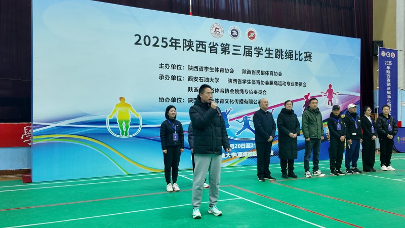 开幕式西安石油大学体育学院院长李寿邦讲话1